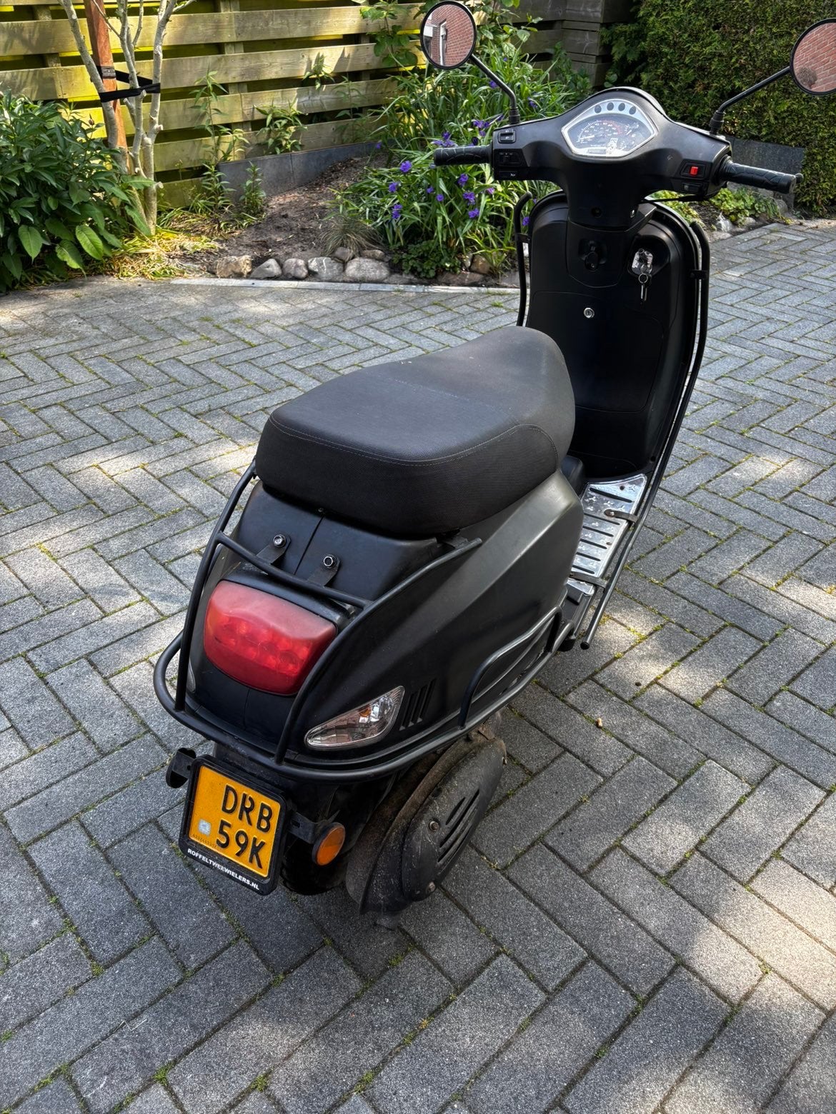 Foto 3 van Nette Riya 4takt brom scooter 2018