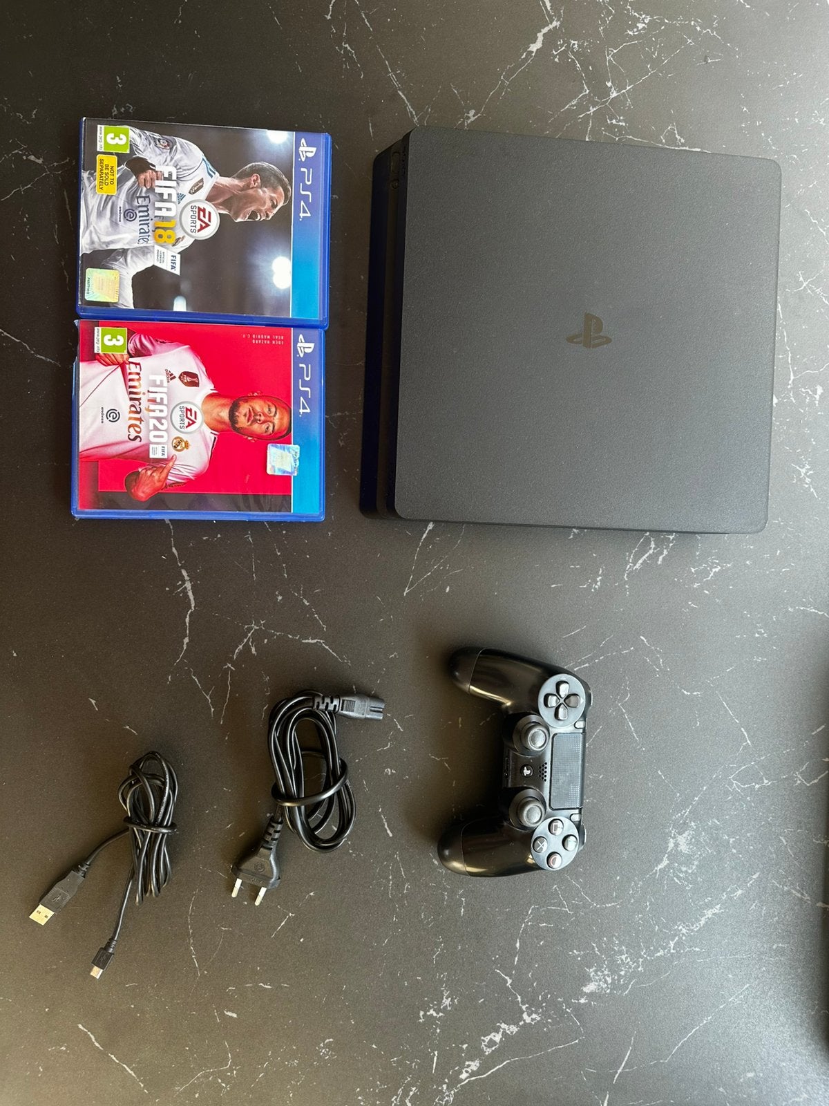 PlayStation 4 Slim (1TB) + Controller + FIFA 18 & 20, Spelcomputers en Games, Spelcomputers | Sony PlayStation 4, Ophalen, Zo goed als nieuw