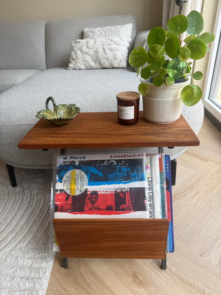 Vintage lectuurbak / vinylrek / bijzettafel – mid century, Minder dan 55 cm, Gebruikt, Rechthoekig, Hout