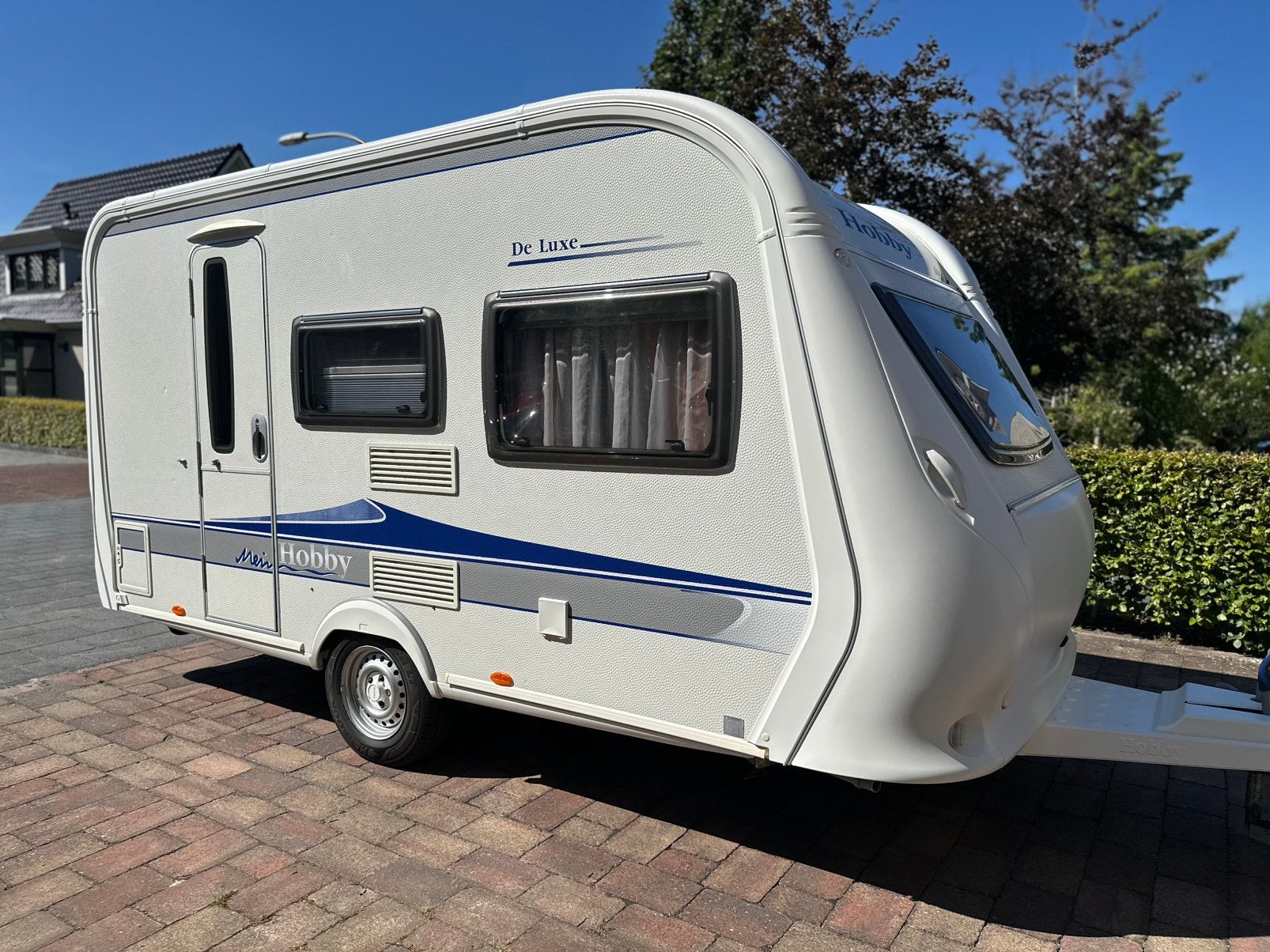 Hobby 400 SF De Luxe – 2009 | Voortent+luifel+fietsendrager, Hobby, Kachel, Treinzit, Particulier