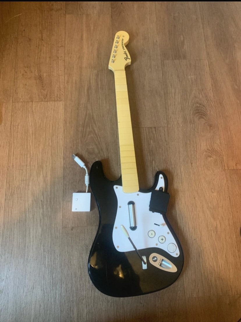 Rockband gitaar wii werkt perfect (kleine schade), Ophalen of Verzenden, Gebruikt