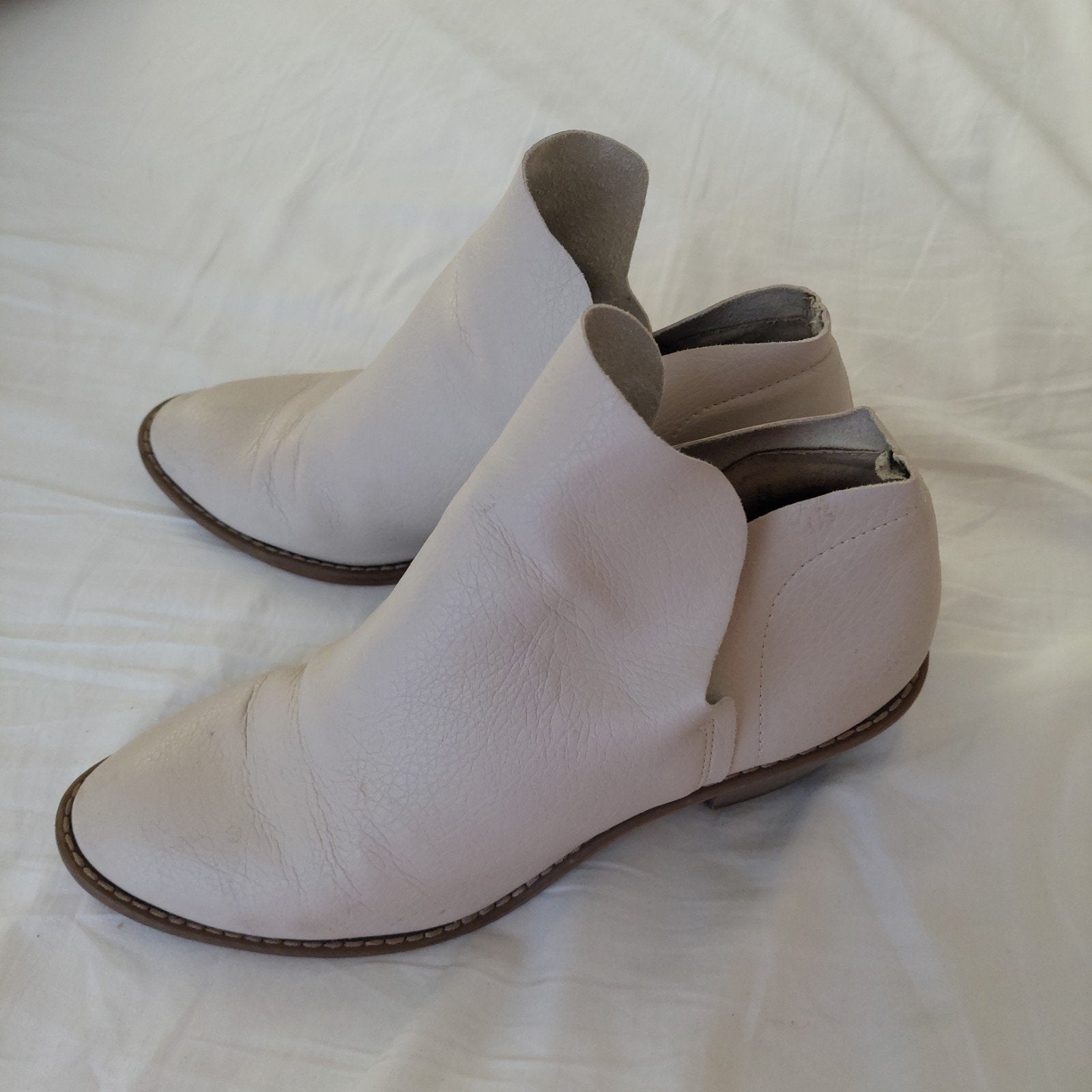 Witte zacht leren korte laarsjes maat 39, Kleding | Dames, Schoenen, Ophalen of Verzenden, Zo goed als nieuw, Wit
