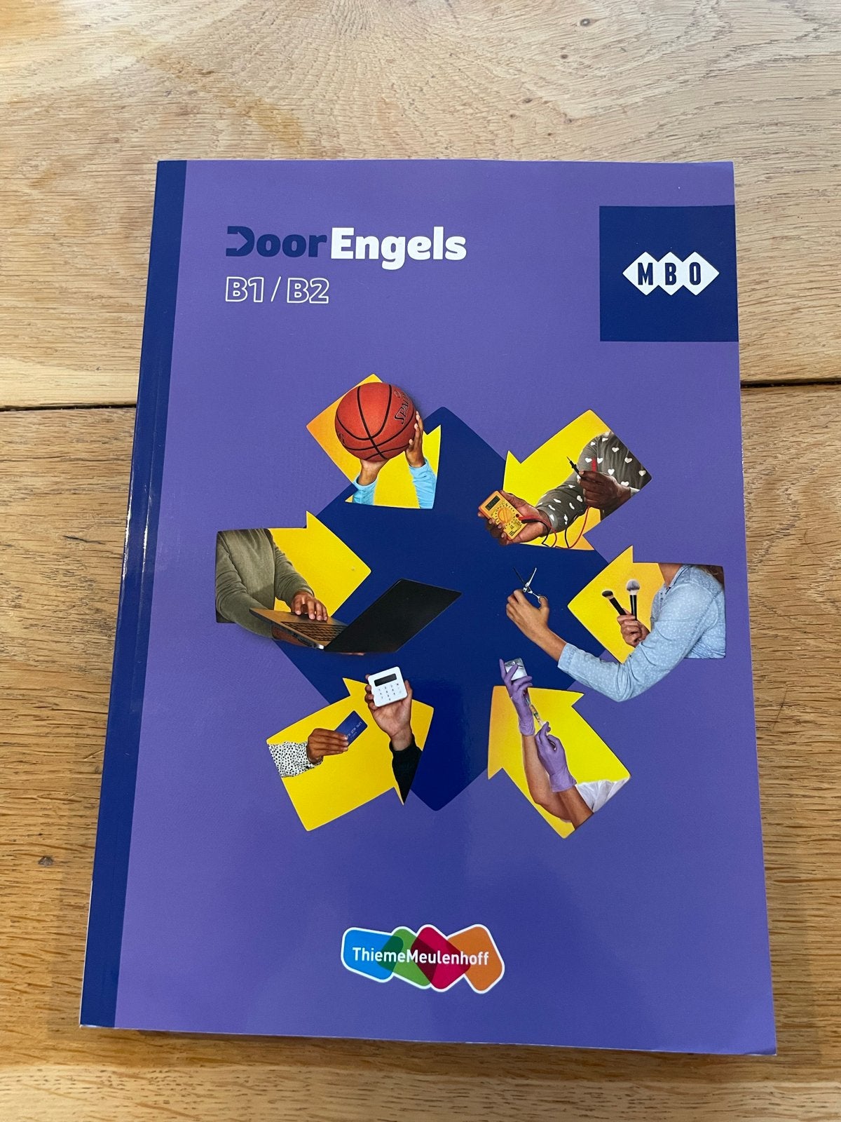 Door Engels B1/B2 MBO - ThiemoMeulenhoff, Boeken, Ophalen of Verzenden, Zo goed als nieuw, Overige niveaus, Engels