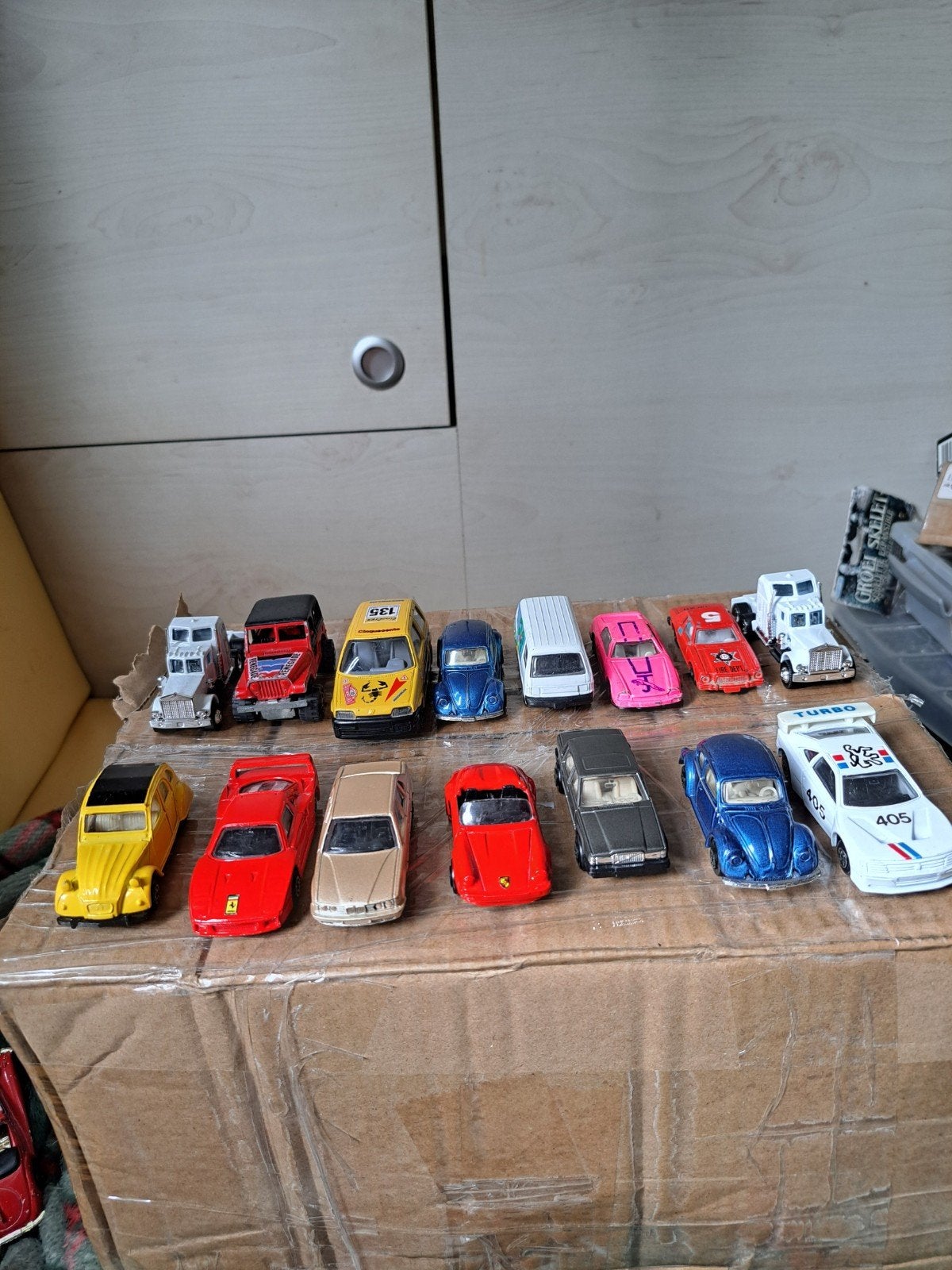 Partij van 15 miniatuur auto s, Verzenden, Majorrette, Voertuigen, Maisto