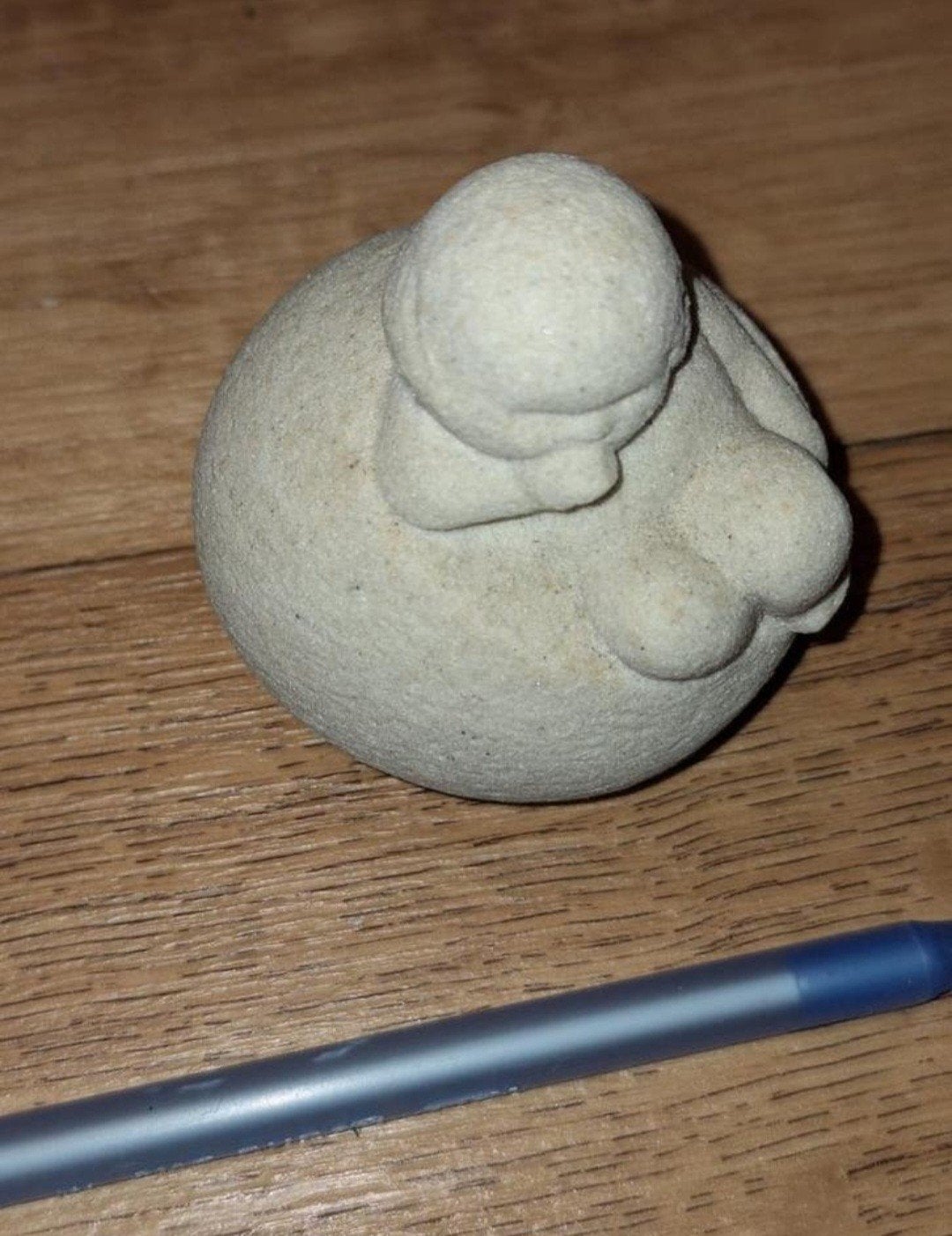 Marbell Stone Art  belgië Beeldje -  Kind, Minder dan 20 cm, Ophalen of Verzenden, Gemerkt, Steen of Keramiek