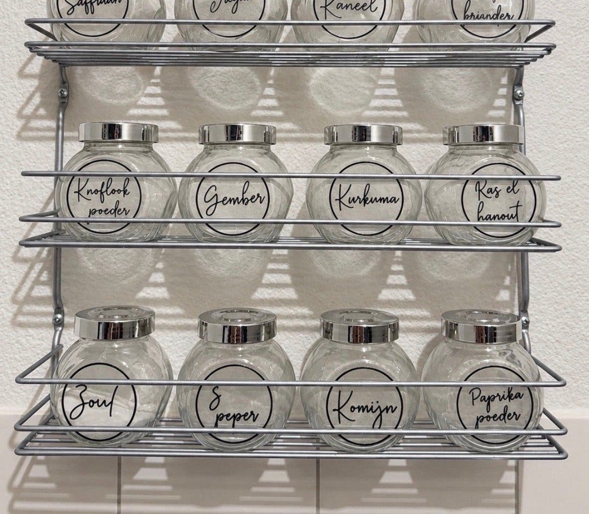 Kruidenrek met 12 glazen potjes en diverse kruiden, Verzenden, Zilver, Glas, Overige typen
