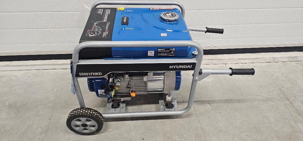 HYUNDAI Aggregaat - Generator 3000 Watt 200cc OHV-Benzine, Doe-het-zelf en Verbouw, Aggregaten, Ophalen of Verzenden, Zo goed als nieuw