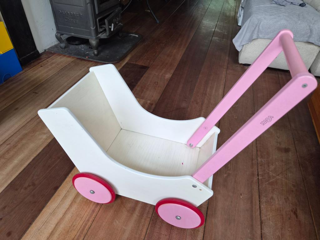 Haba houten poppenwagen / loopwagen roze/wit, Kinderen en Baby's, Speelgoed | Houten speelgoed, Ophalen, Gebruikt, Duw- of Trekspeelgoed