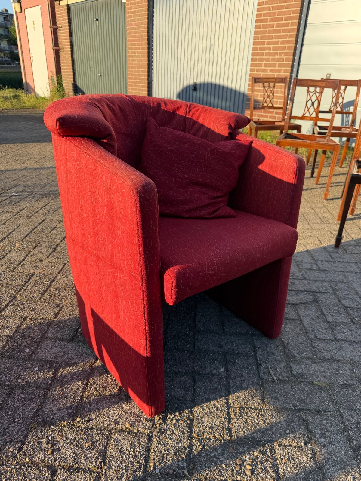 Comfortabele rode stoffen fauteuil, Huis en Inrichting, Stoelen, Ophalen, Gebruikt, Rood, Eén