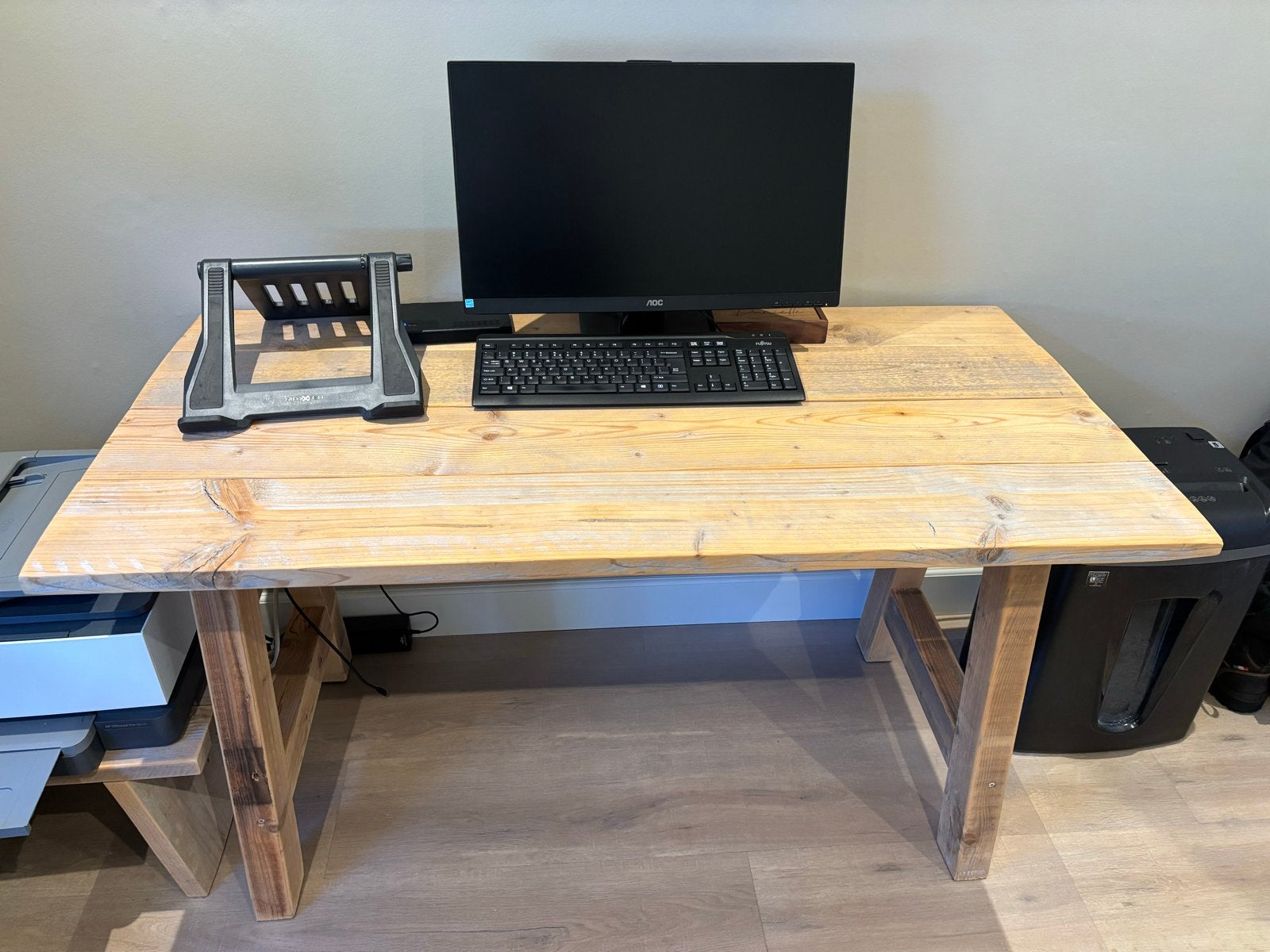 Stevig houten bureau - ideaal voor thuiswerken of studeren, Ophalen, Gebruikt, Hout, Bruin