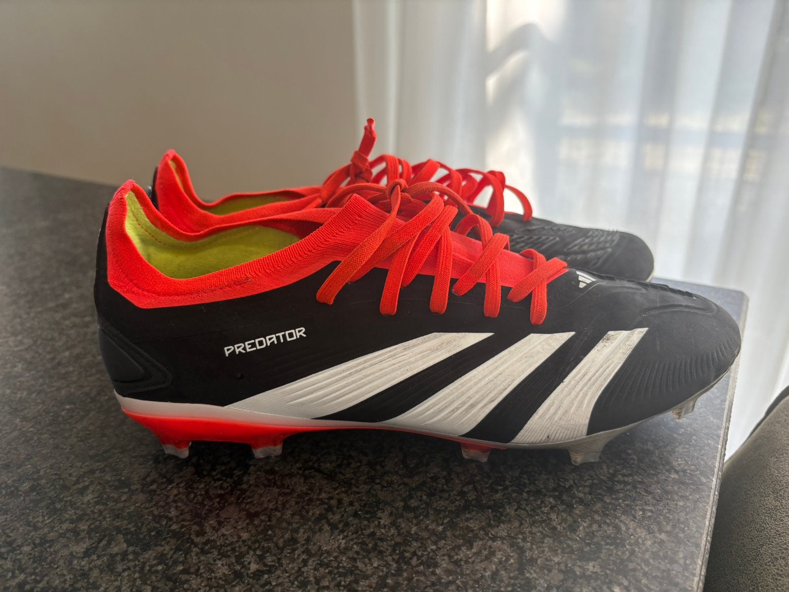 Adidas voetbalschoenen PREDATOR 24 PRO FIRM GROUND mt 43 1/3, Maat XS of kleiner, Ophalen of Verzenden, Zo goed als nieuw, Schoenen