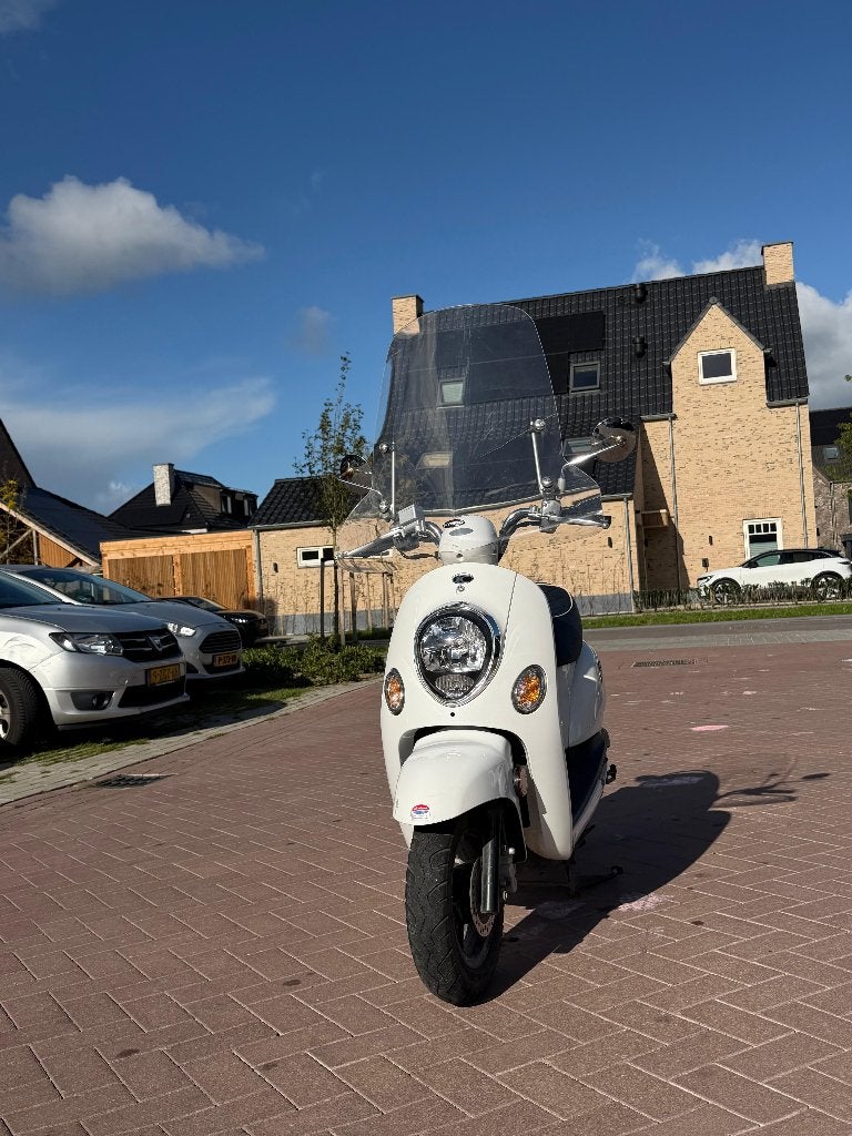 Kymco Sento (45km/u) met helmen en kettingslot (gebruikt), Fietsen en Brommers, Ophalen, Gebruikt, Maximaal 45 km/u, Agility