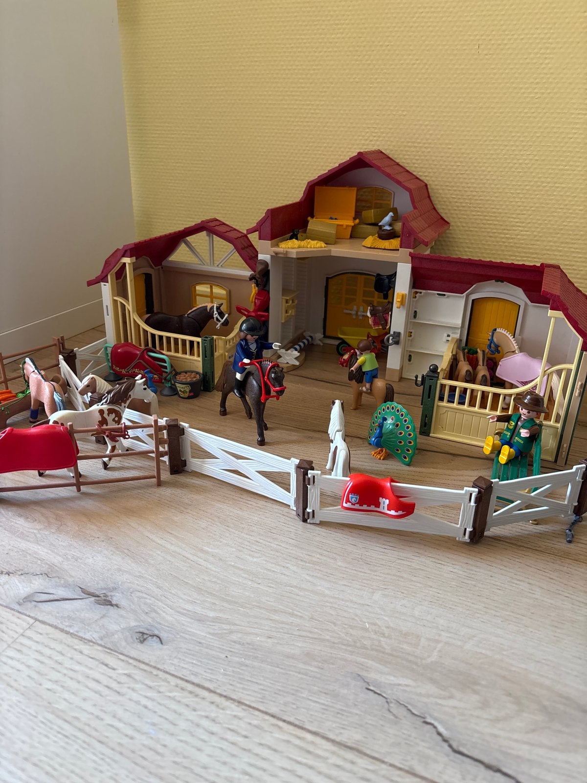 Playmobil Paardenstal met veel accessoires, Ophalen of Verzenden, Gebruikt