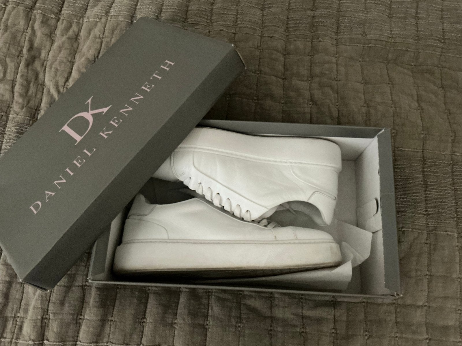 Daniel Kenneth witte leren sneakers / maat 42 / ZGAN, Ophalen of Verzenden, Zo goed als nieuw, Wit, Sneakers of Gympen
