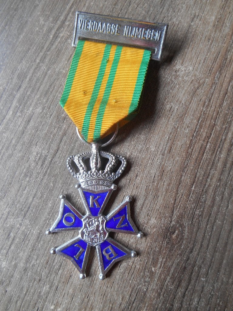 Vierdaagse medaille 6de keer, Verzamelen, Militaria | Algemeen, Ophalen of Verzenden, Landmacht, Nederland, Lintje, Medaille of Wings