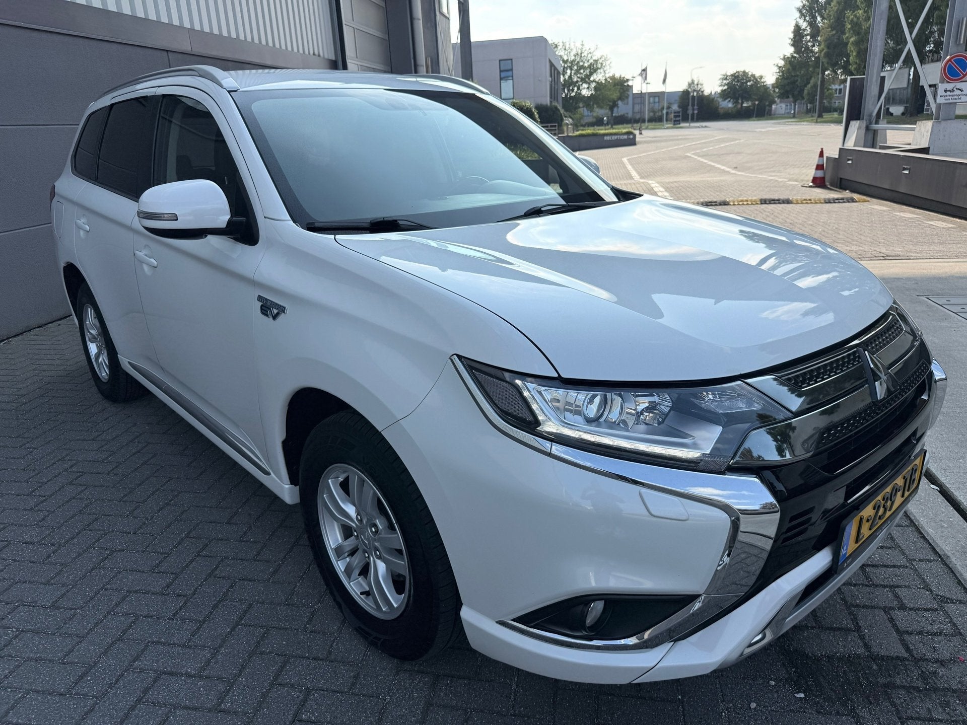 Mitsubishi Outlander 2.4 PHEV Pure*1eEigenaar*Camera*StoelVe, Automaat, 135 pk, Euro 6, 4 cilinders