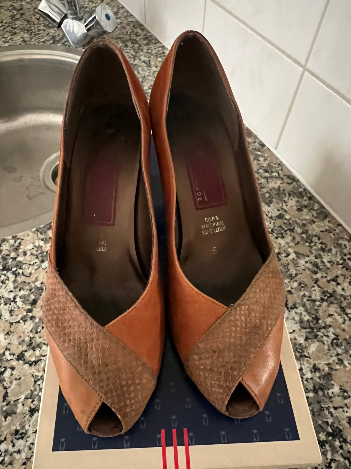 Anita pumps maat 5,5 38,5 nieuwstaat, Schoenen met lage hakken, Bruin, Ophalen of Verzenden, Zo goed als nieuw