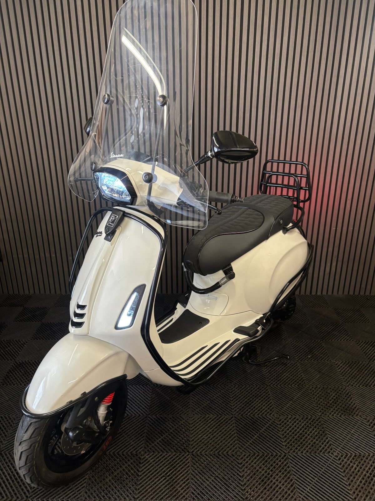 VESPA SPRINT 4T 3V 2023 BROM FULL OPTION GLANS WIT, Fietsen en Brommers, Scooters | Vespa, Overige modellen, Maximaal 45 km/u