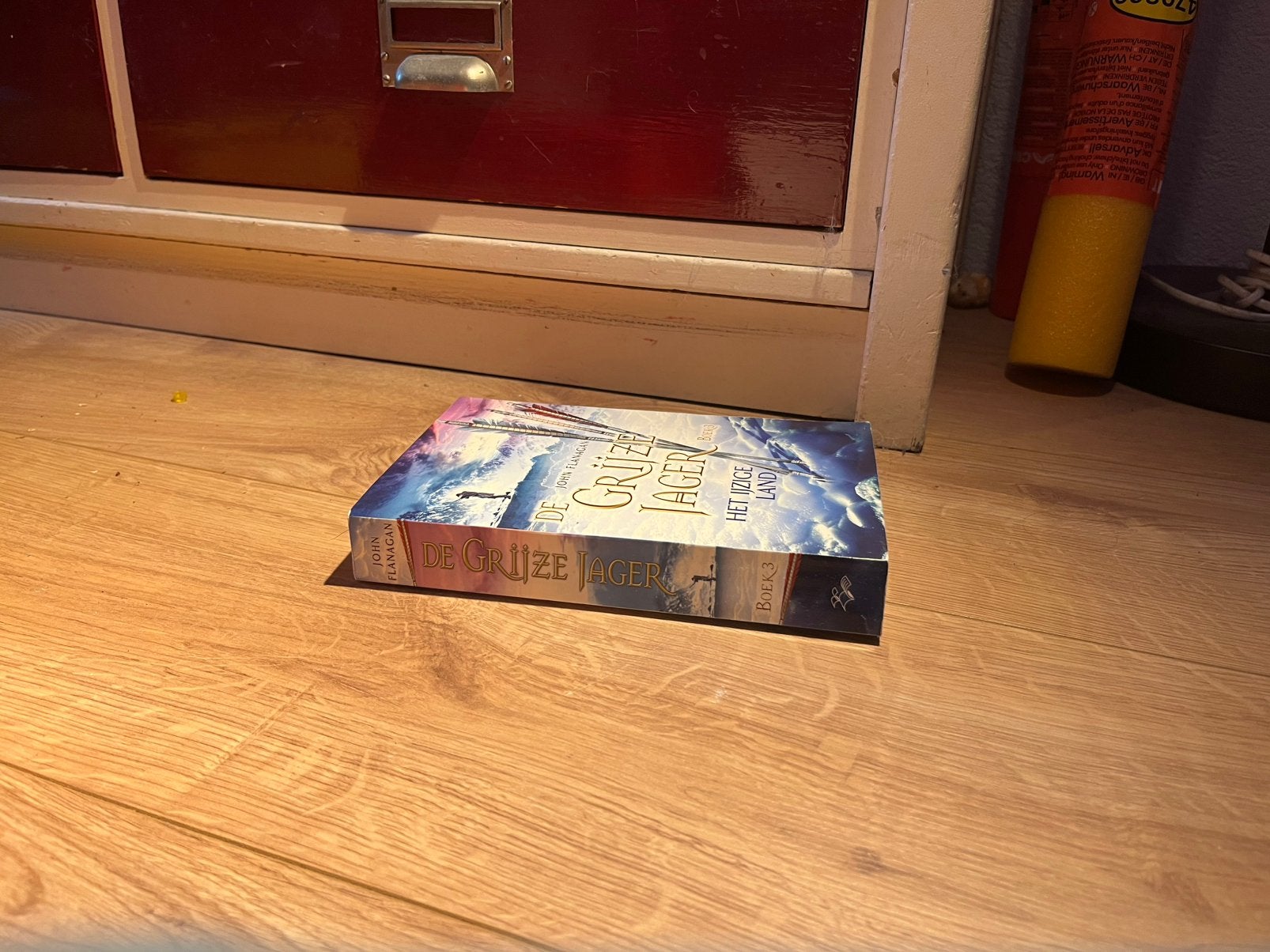 John Flanagan - Het ijzige land, grijze jager boek 3, Boeken, Gelezen, John Flanagan, Ophalen of Verzenden, Fictie