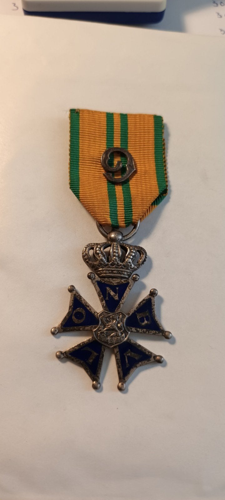 Oude Nederlandse Militaire Medaille met Kroon, Ophalen of Verzenden, Overige soorten, Nederland, Lintje, Medaille of Wings