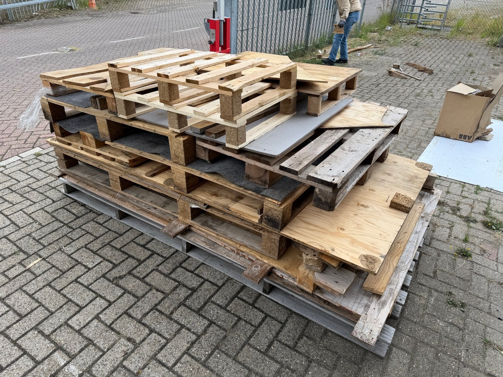 Gratis gebruikte pallets en houten platen, Ophalen, Gebruikt, 25 tot 50 mm, Pallet