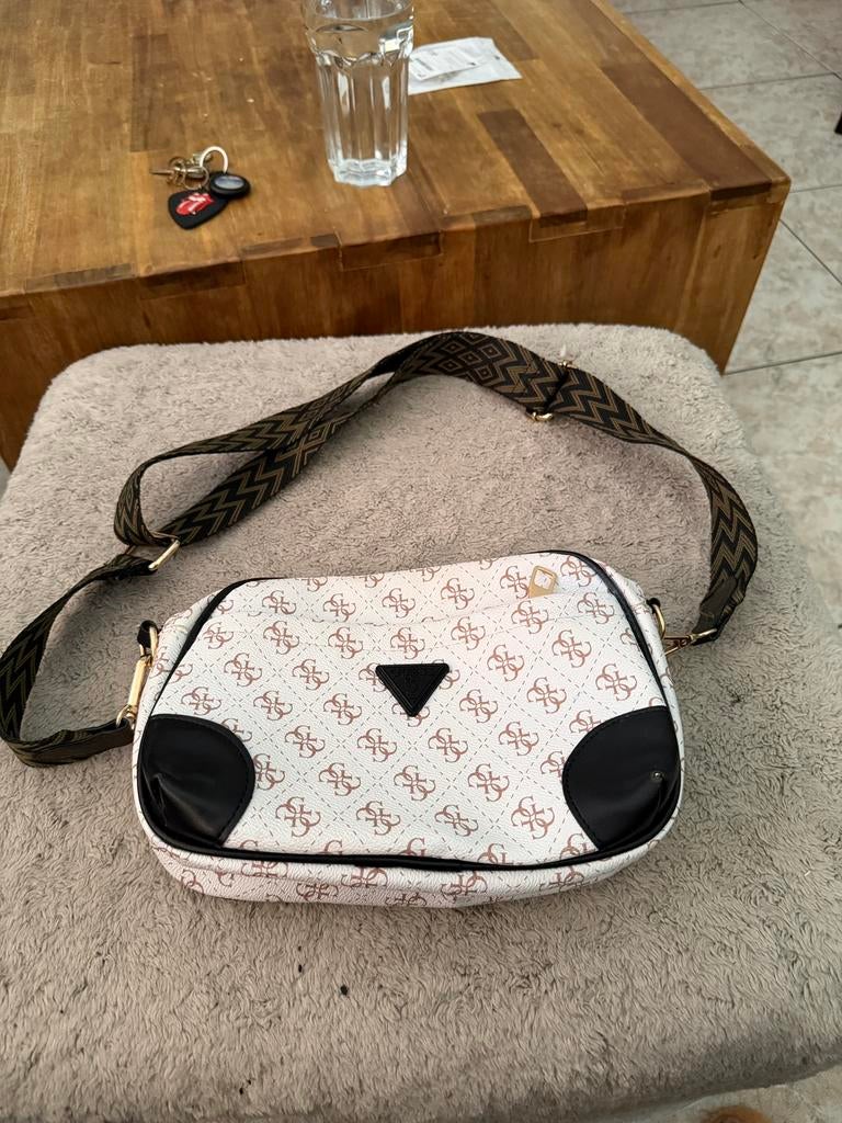 Tas Guess, Sieraden, Tassen en Uiterlijk, Tassen | Damestassen, Ophalen of Verzenden, Zo goed als nieuw, Zwart, Handtas