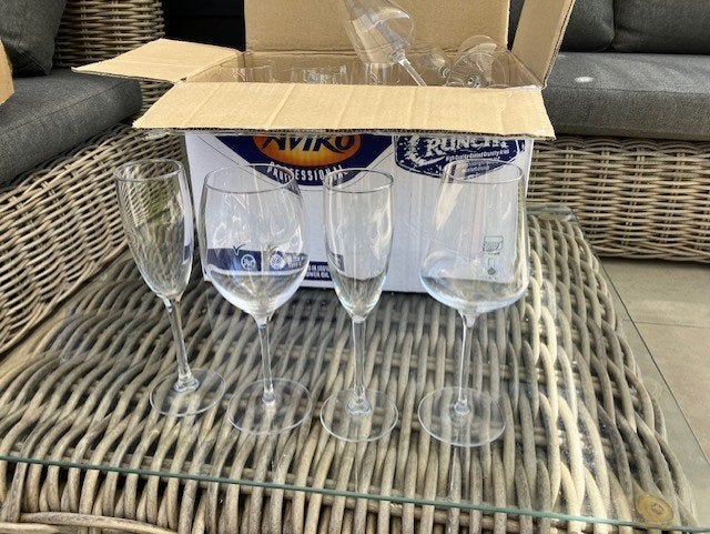 2 dozen met verschillende glazen, Verzamelen, Glas en Borrelglaasjes, Ophalen, Zo goed als nieuw, Overige typen