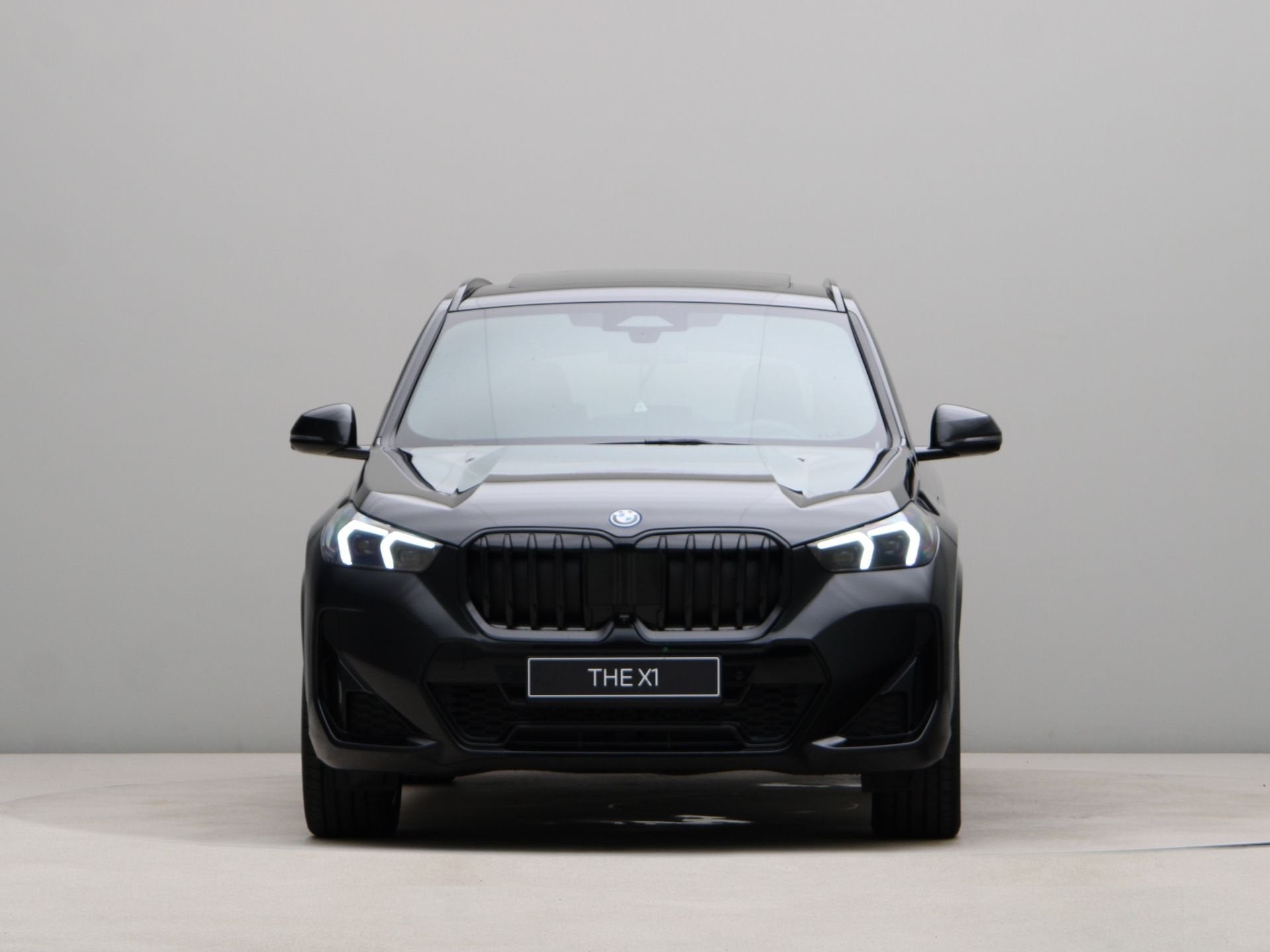 BMW X1 xDrive25e Optimized Edition (bj 2026, automaat), Auto's, 48 km/l, Met garantie (alle), Zwart, Bedrijf