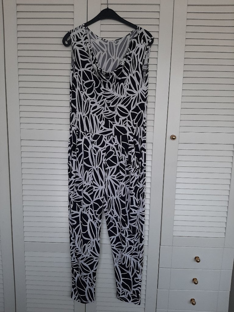 Een leuke zwart/witte jumpsuit te koop, Kleding | Dames, Jumpsuits, Ophalen of Verzenden, Zo goed als nieuw, Maat 36 (S), Zwart