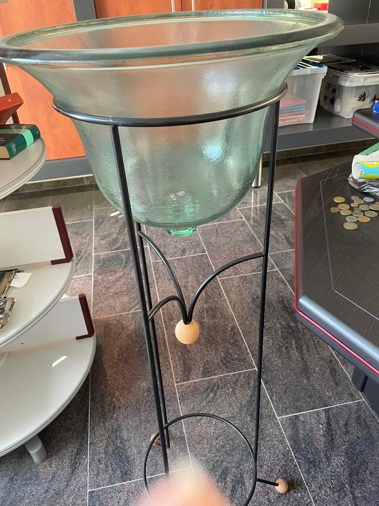 Glazen vaas met metalen standaard, Ophalen, Zo goed als nieuw