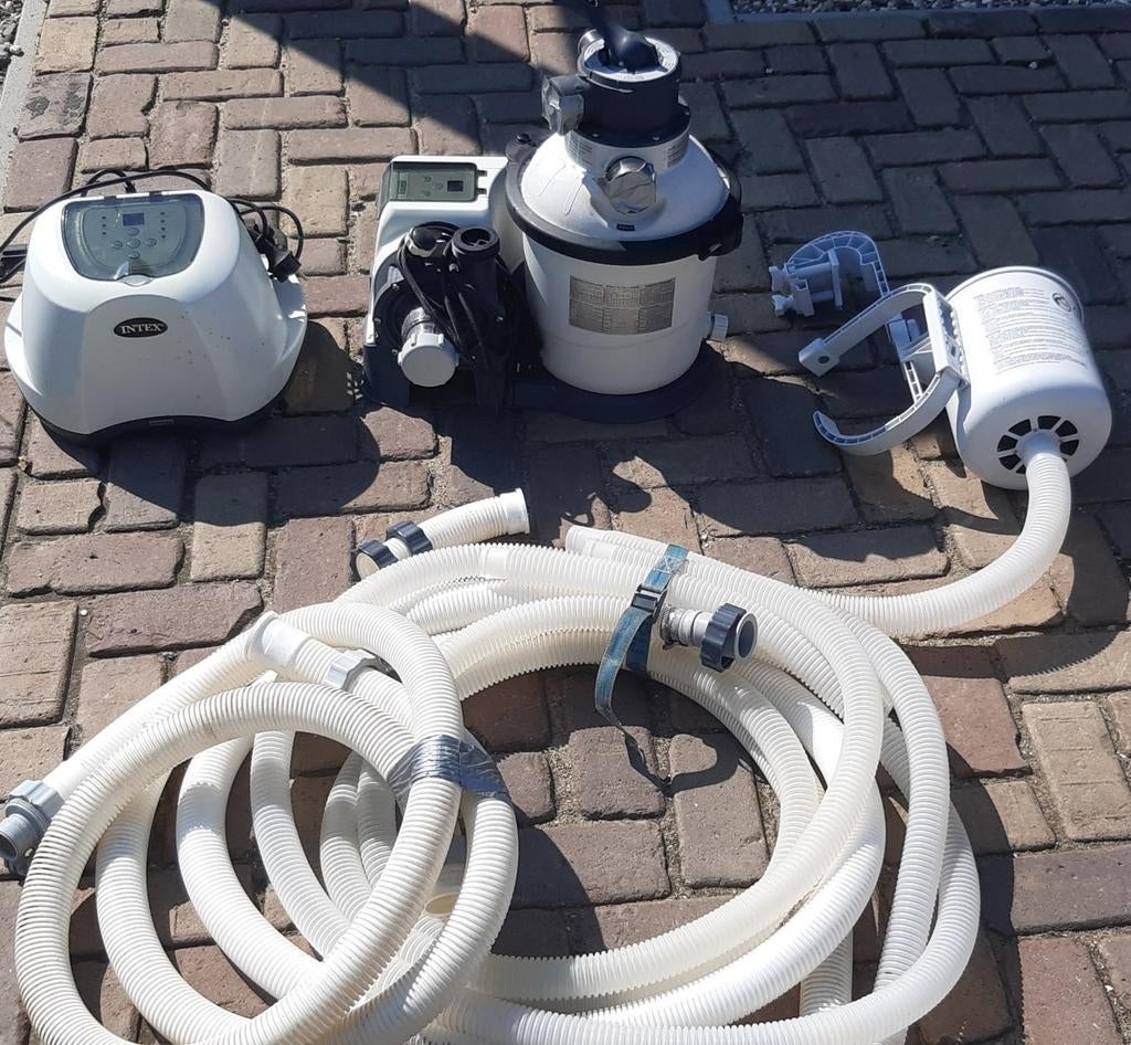 Zandfilter en zoutwater systeem zwembad., Ophalen