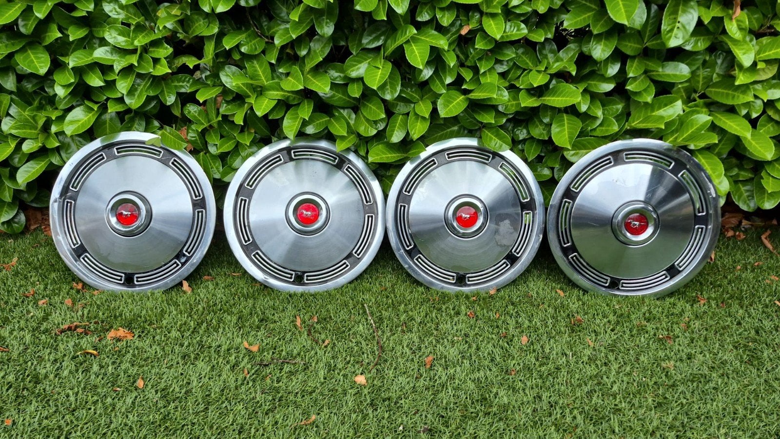 Originele Ford Mustang Deluxe wieldoppen - set van 4, Auto diversen, Wieldoppen, Ophalen of Verzenden, Gebruikt