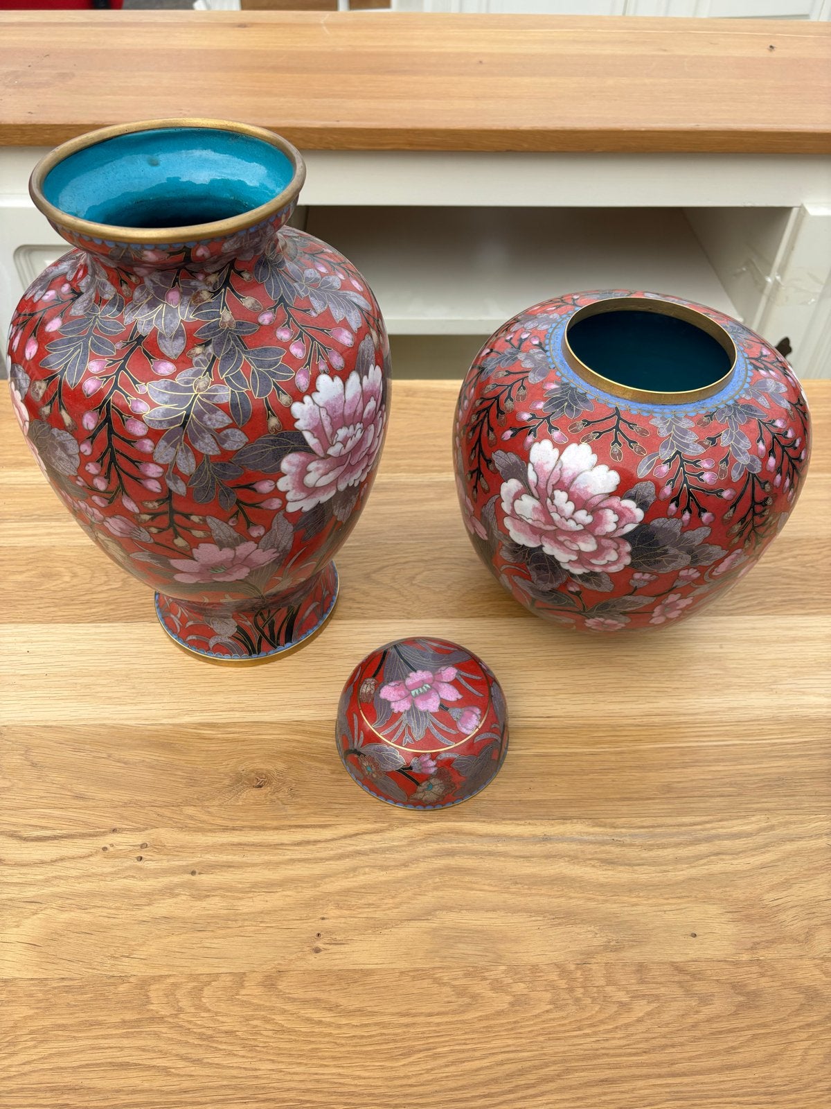 Grote Chinese cloisonné vaas en dekselpot - Rood bloemmotief, Ophalen of Verzenden