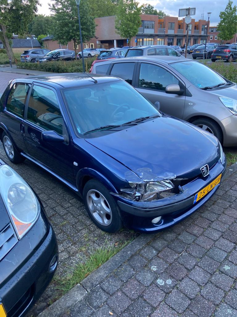 GEZOCHT Zijscherm rechts voor Peugeot 106 sport, Auto-onderdelen, Carrosserie en Plaatwerk, Ophalen, Rechts, Peugeot, Spatbord