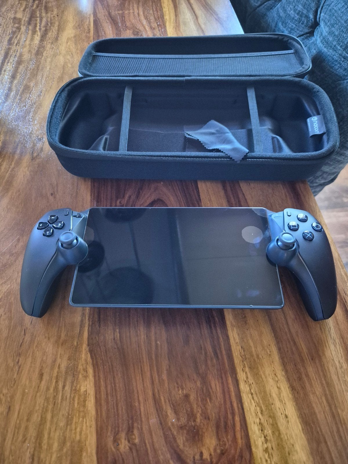PlayStation Portal Remote Player met hoes, Ophalen of Verzenden, Zo goed als nieuw