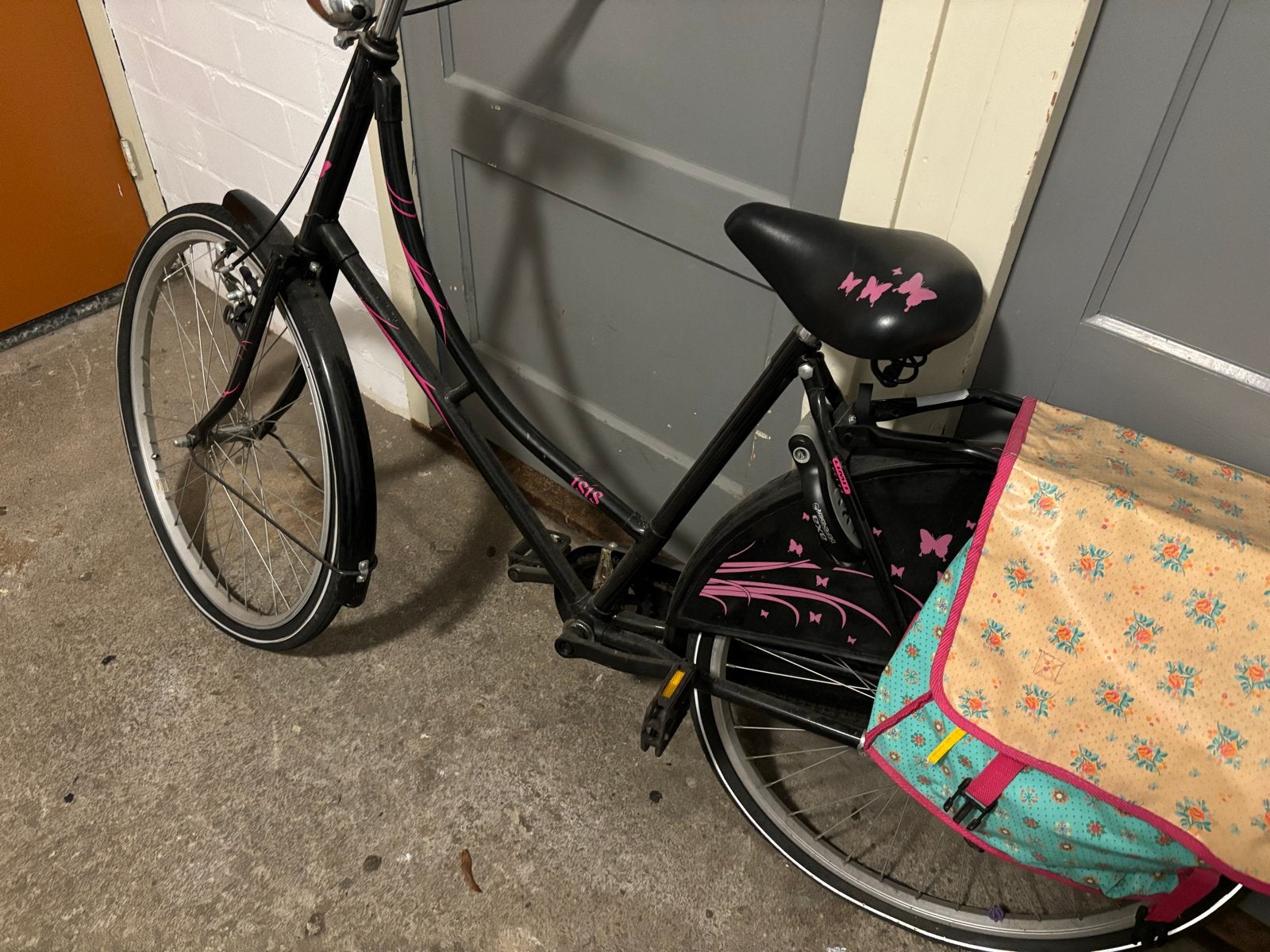 Zwarte fiets met roze accenten, Terugtraprem, 50 tot 53 cm, Ophalen, Overige merken