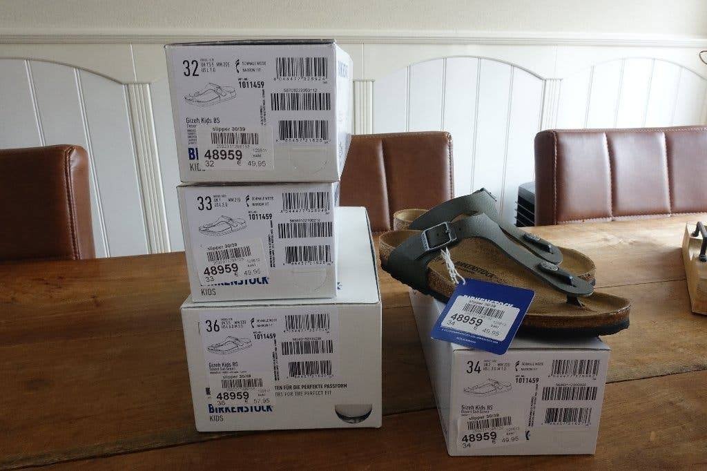 Nieuwe Birkenstock Gizeh slippers kaki maten 33 32, Jongen of Meisje, Overige typen, Nieuw, Ophalen of Verzenden