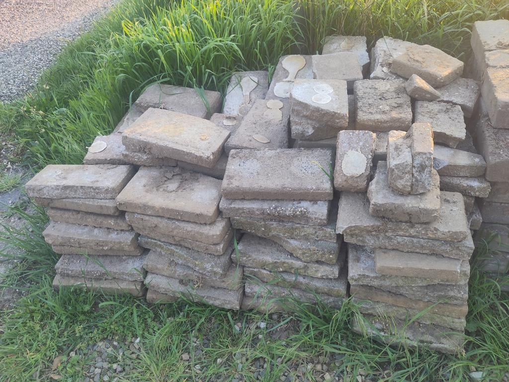 Gratis flinke stapel halve stoeptegels, Tuin en Terras, Tegels en Klinkers, Ophalen, Gebruikt, Beton, Overige typen