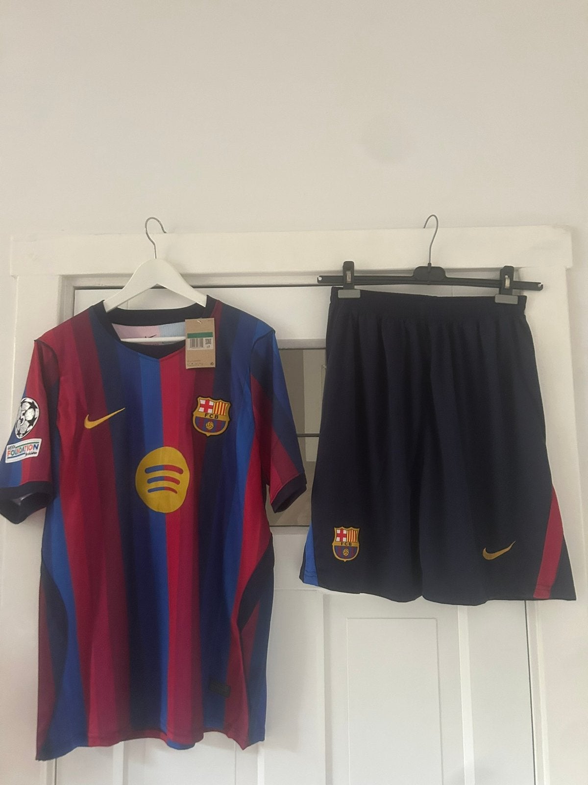 Nieuw!! Fc Barcelona setje in diverse maten met UCL patch, Maat XL, Ophalen of Verzenden, Zo goed als nieuw, Shirt