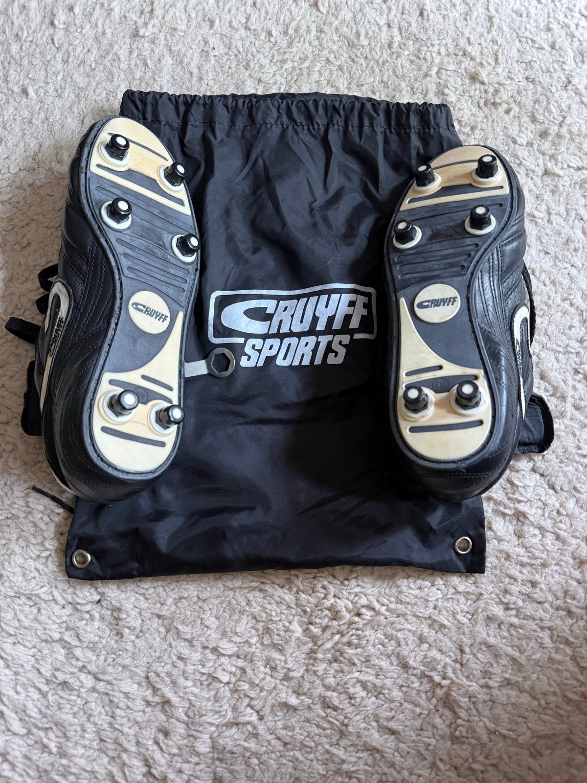 Nieuwe Cruyff voetbalschoenen mt 41 + tas en noppensleutel, Ophalen, Schoenen, Nieuw, Maat L