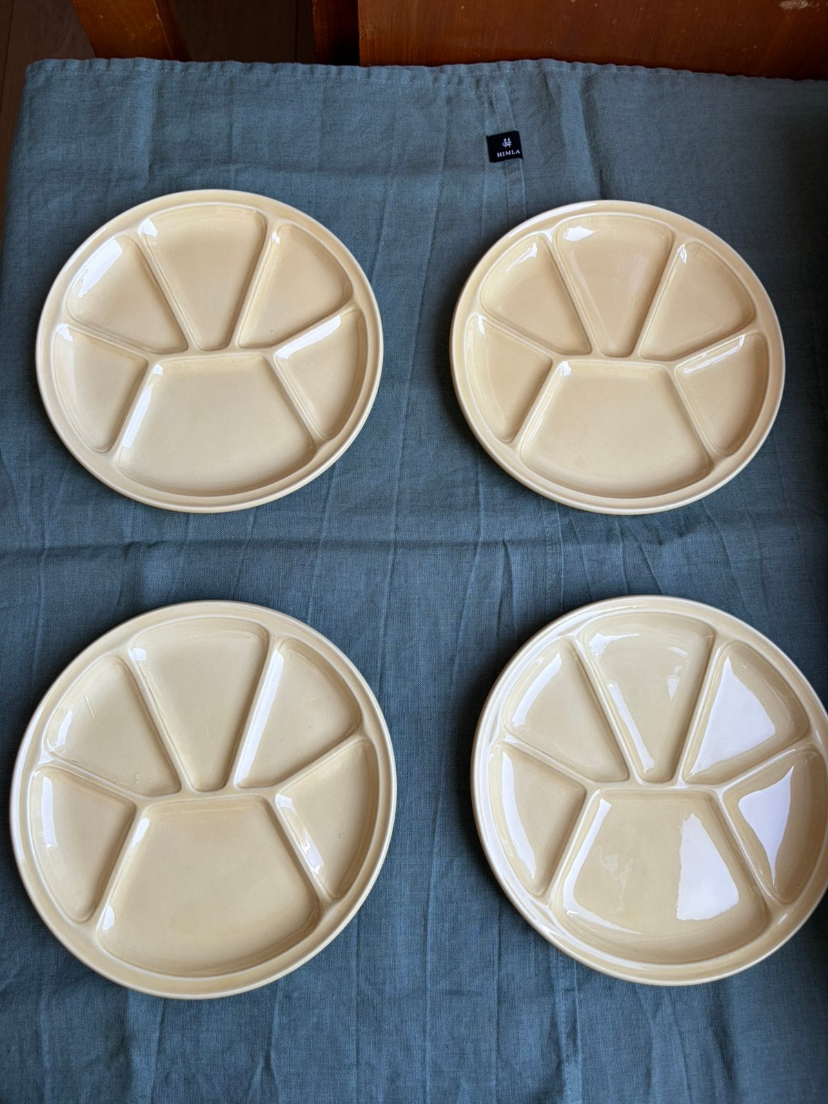Set van 4 borden Gien France pastelgeel, Ophalen of Verzenden, Zo goed als nieuw, Overige materialen, Bord of Schaal