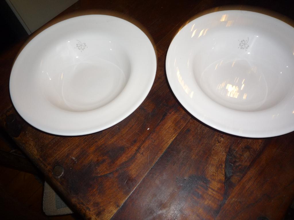 Riverdale 2 hele grote diepe borden Ø 35 cm, Huis en Inrichting, Keuken | Servies, Ophalen of Verzenden, Zo goed als nieuw, Bord(en)