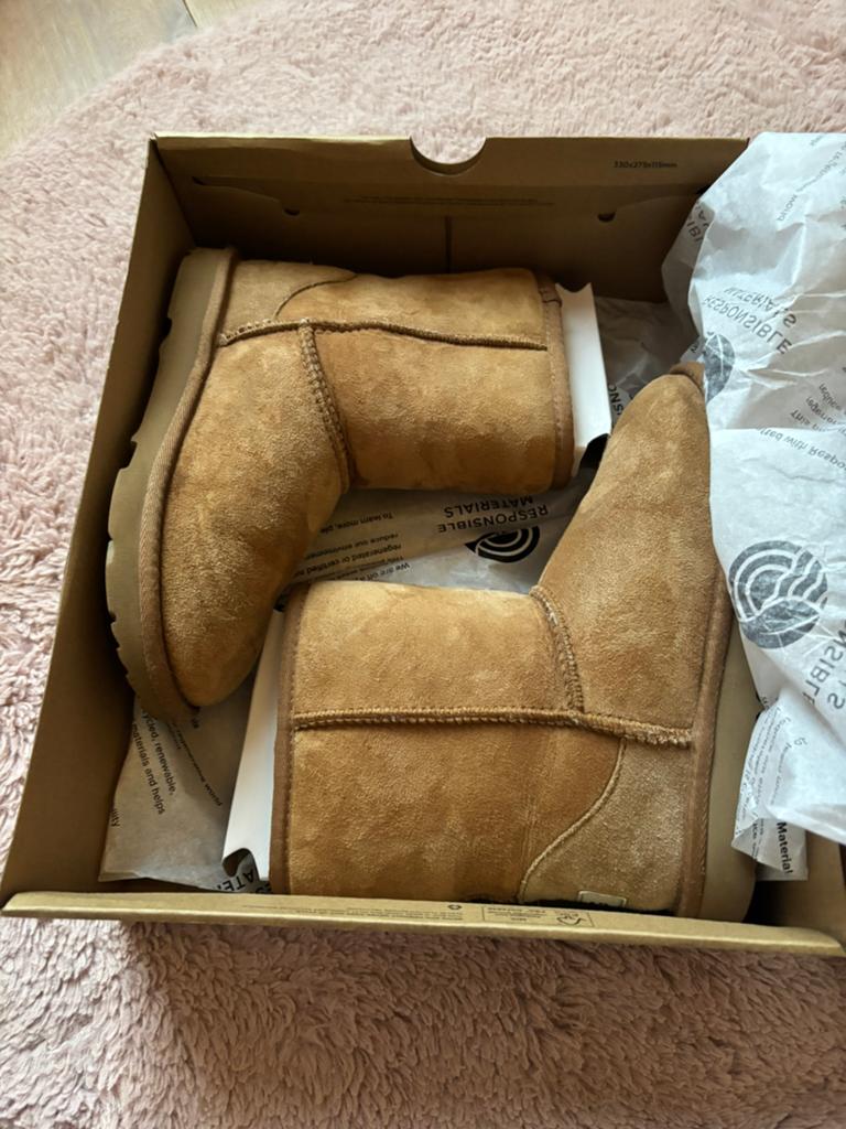 Uggs Classic II enkelboots camel maat 35 zgan, Jongen of Meisje, Ophalen of Verzenden, Laarzen, Zo goed als nieuw