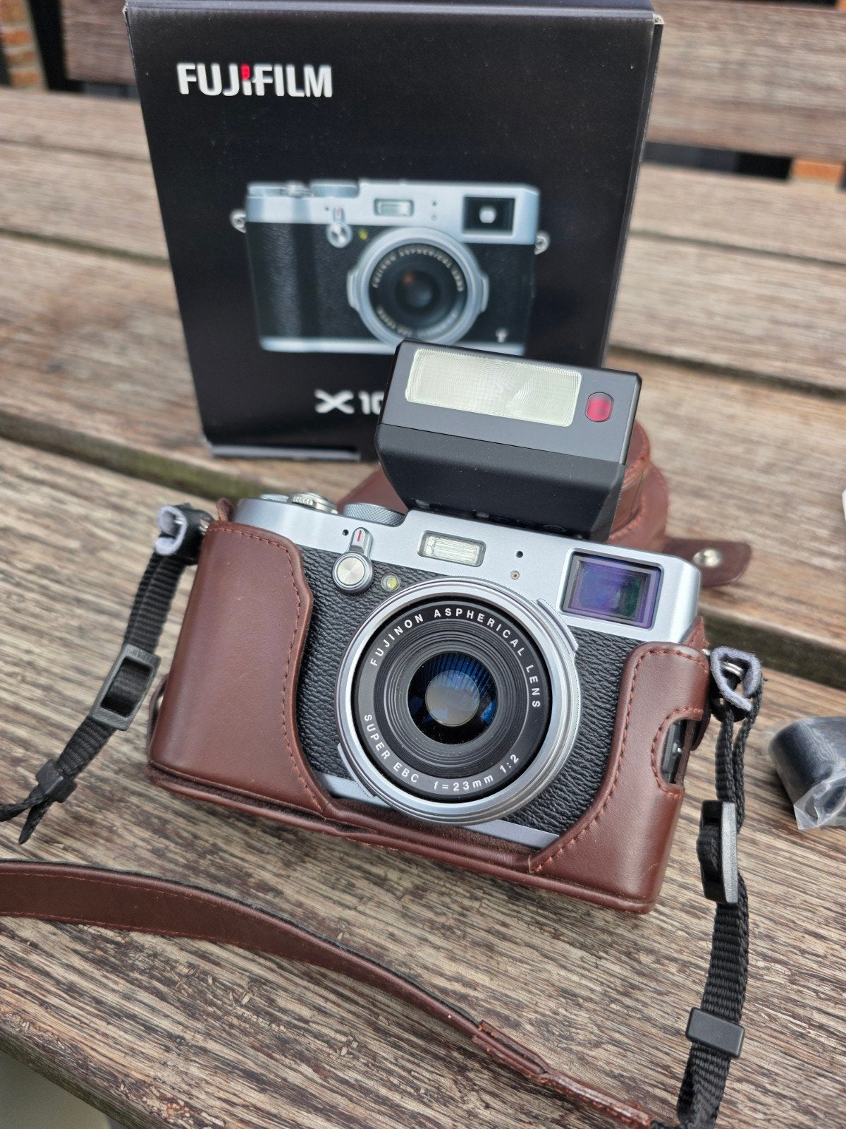 Fujifilm X100T met EF-X20 flitser en lederen hoes, Ingebouwde flitser, Draagriem, Ophalen of Verzenden, Zo goed als nieuw