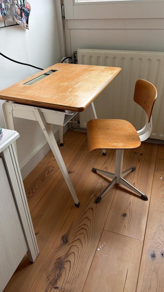 Schooltafeltje & Stoeltje, Kinderen en Baby's, Kinderkamer | Tafels en Stoelen, Ophalen of Verzenden, Zo goed als nieuw, Tafel(s) en Stoel(en)