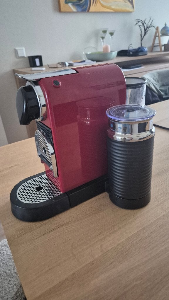 Krups Nespresso XN760, Ophalen, Espresso apparaat, Zo goed als nieuw, Koffiepads en cups