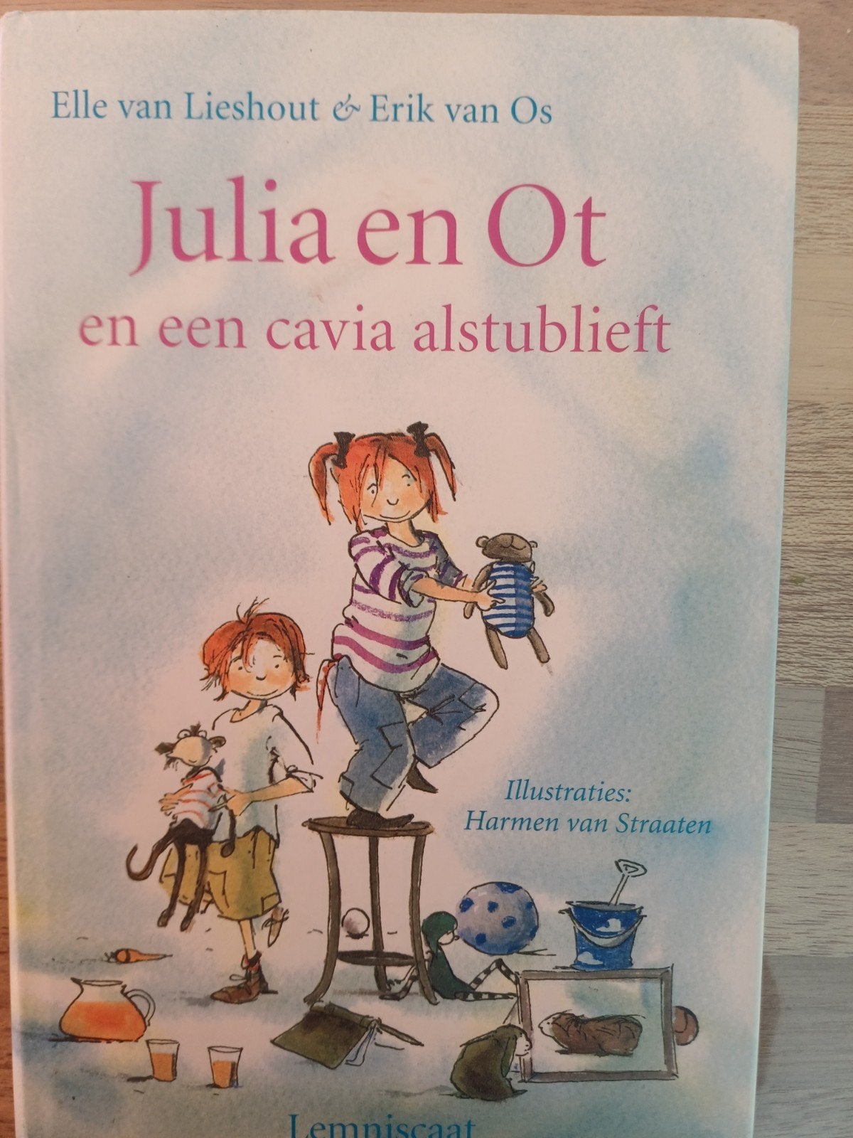 Elle van Lieshout - Julia en Ot en een cavia alstublieft, Fictie algemeen, Ophalen of Verzenden, Zo goed als nieuw, Elle van Lieshout; Erik van Os