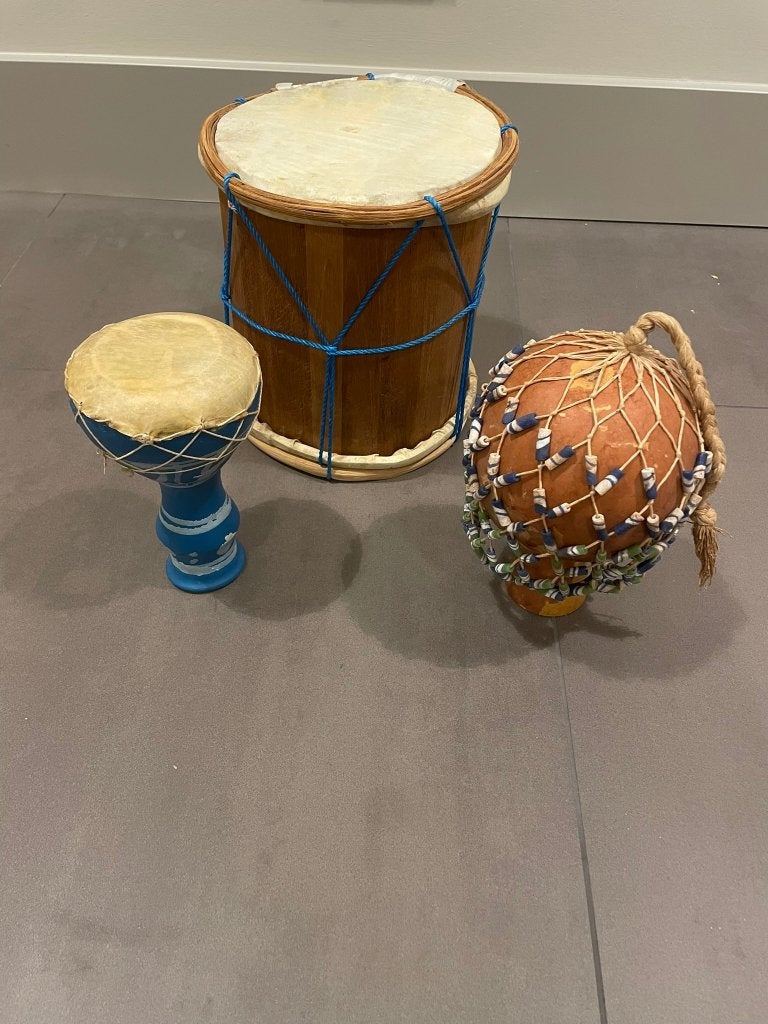 Set van 3 percussie-instrumenten: trommels en shekere, Ophalen of Verzenden, Gebruikt, Trommel