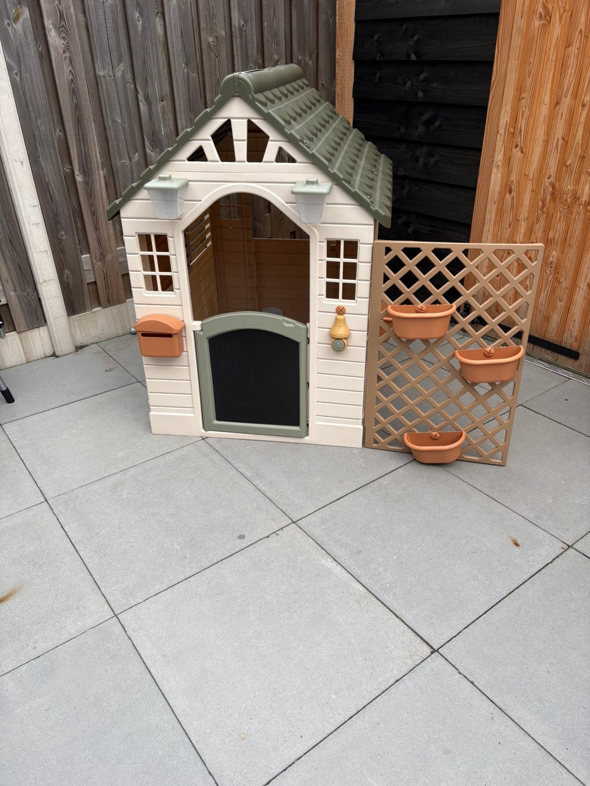 Dolu Garden speelhuisje met accessoires, Ophalen, Zo goed als nieuw