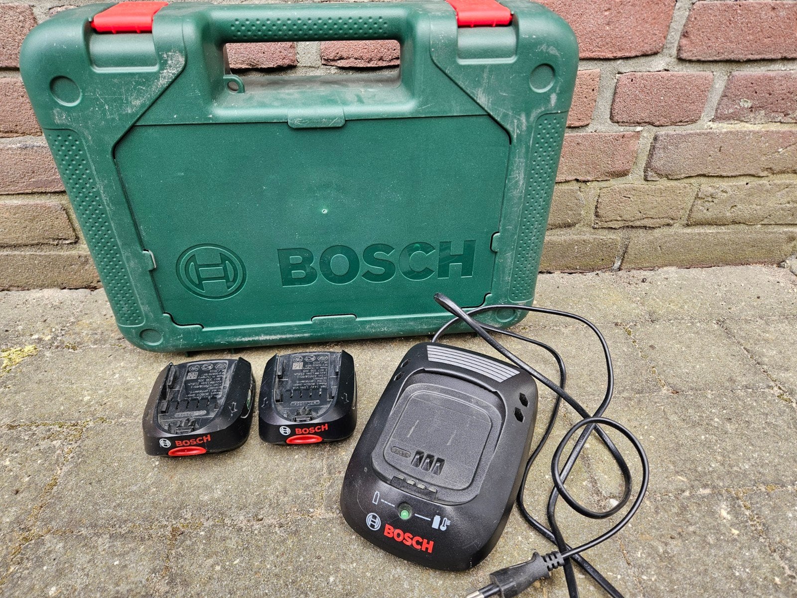 Bosch accu's 14.4 volt met lader, Ophalen of Verzenden, Gebruikt, Minder dan 400 watt, Boormachine